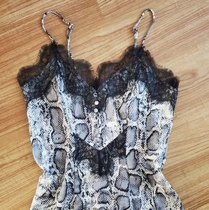 Sexy fitted snake print slip dress with lace trim NWT